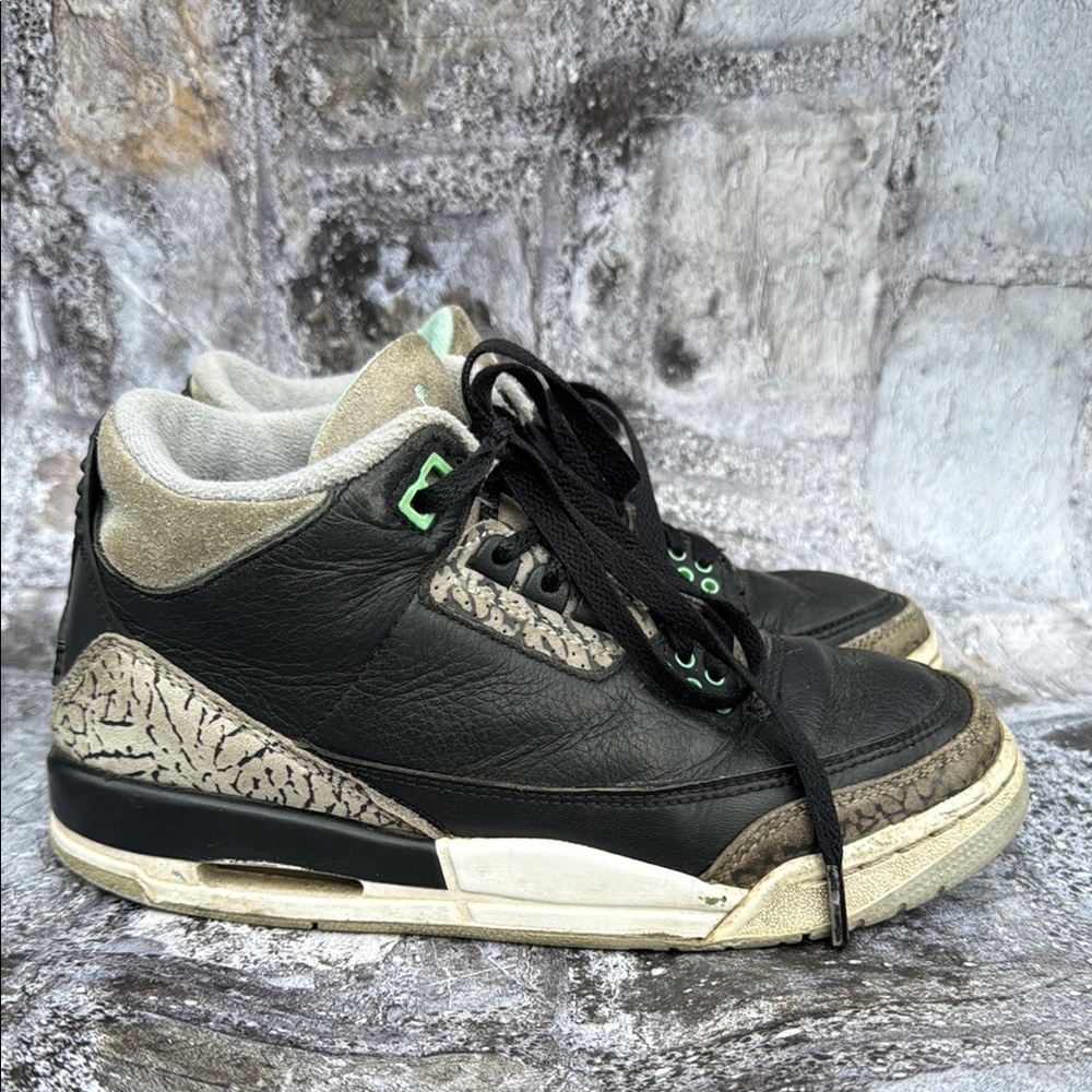 Air Jordan 3 Retro 'Green Glow